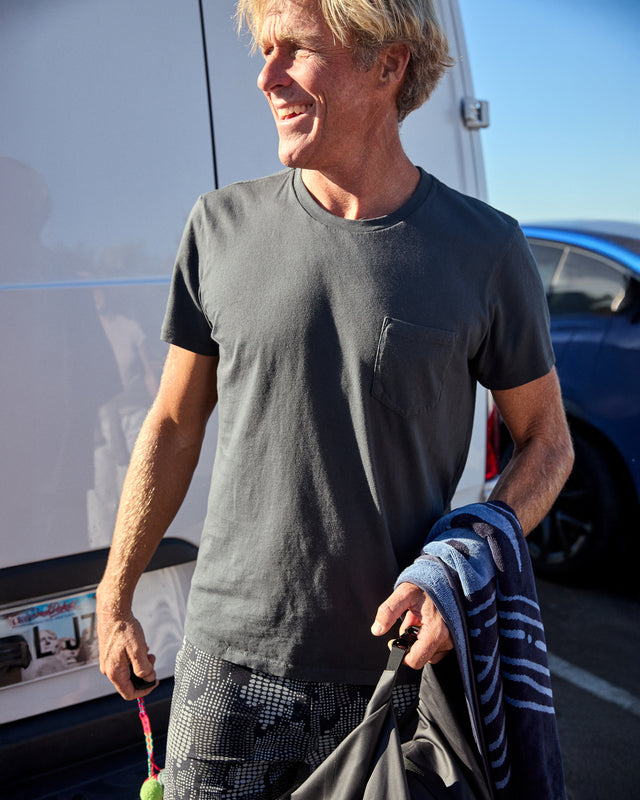 Polera Groovy Pocket Tee True Black Outerknown