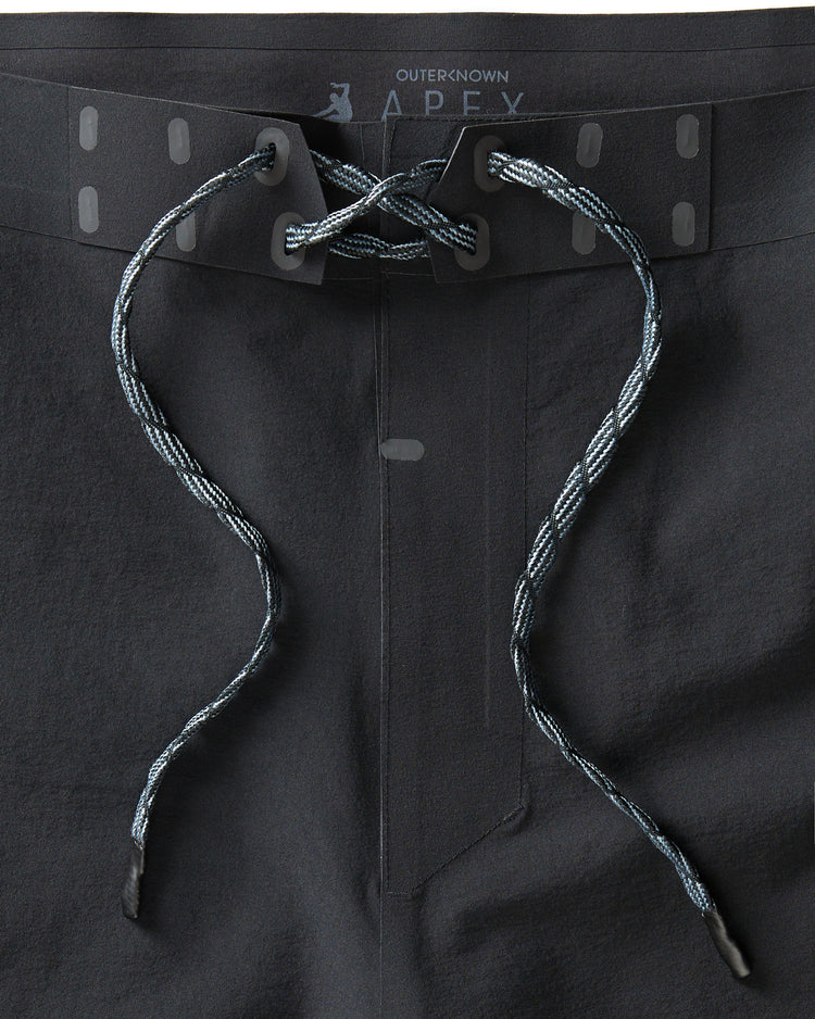 Short Apex Evolution Trunk 17'' Pitch Black Outerknown