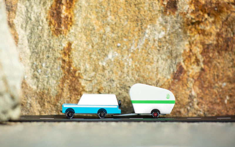 Auto de Madera Pinecone Trailer Small CandyLab