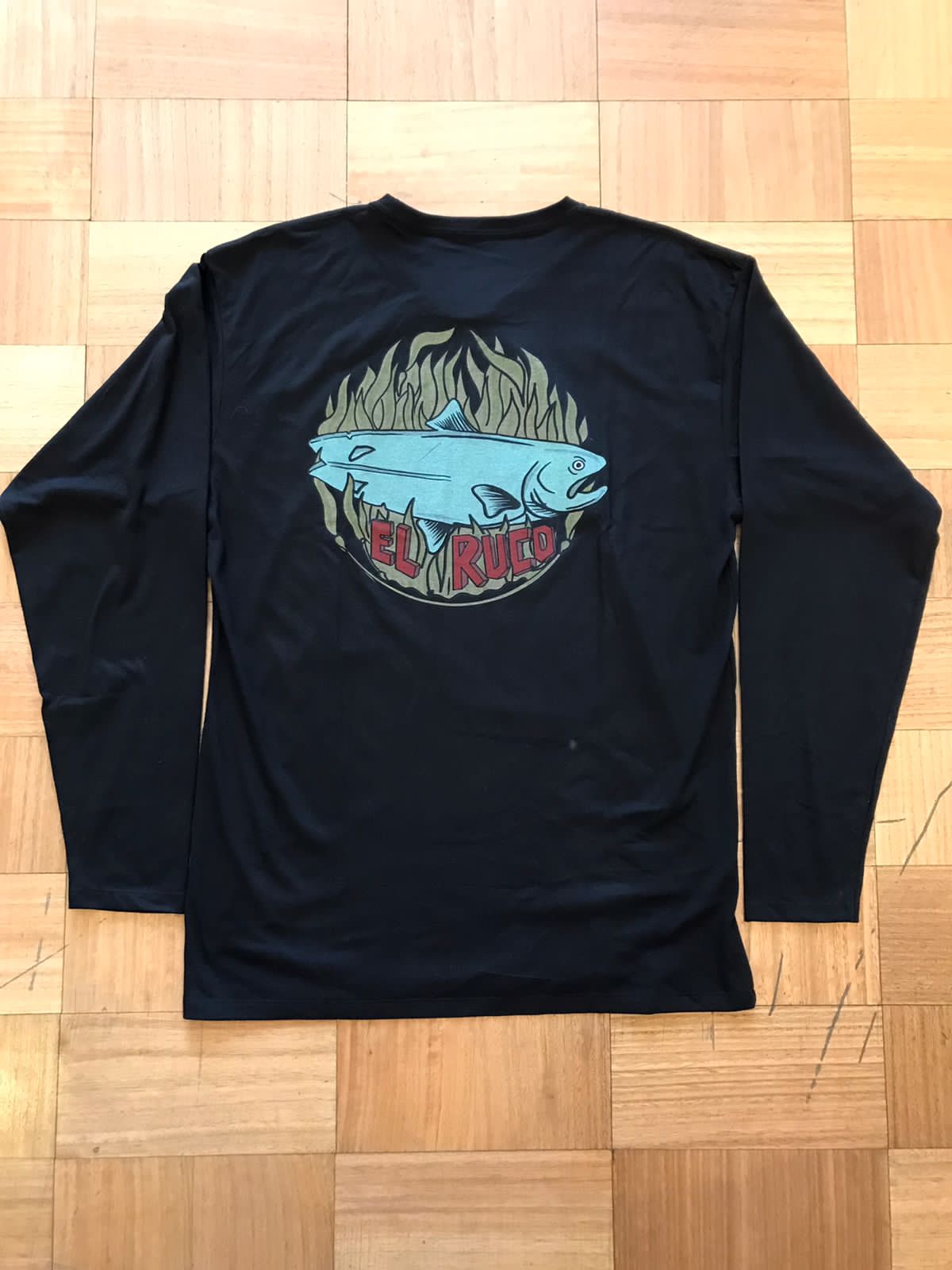 Polera ML Pez Negro El Ruco - El Ruco Surf Shop