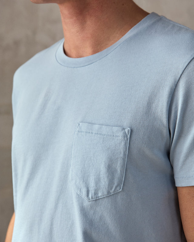Polera Groovy Pocket Tee Sky Ride Outerknown