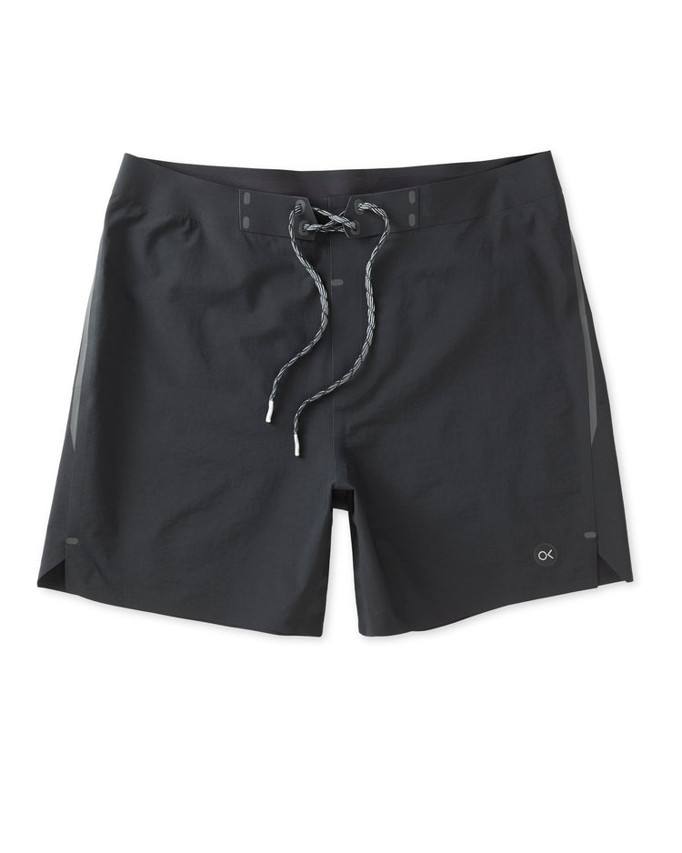 Short Apex Evolution Trunk 17'' Pitch Black Outerknown