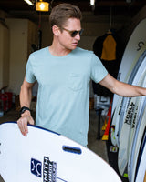 Polera Groovy Pocket Tee Sky Ride Outerknown